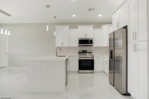 House in Lehigh Acres, Florida 3 bedrooms, 142.7 sq.m. № 1768978 - photo 9