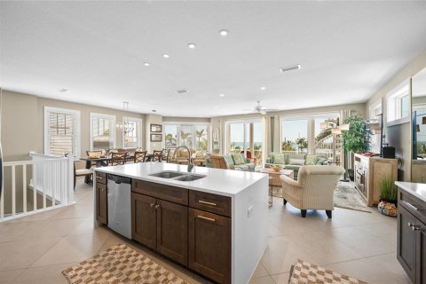 House in Bradenton Beach, Florida 6 bedrooms, 288.28 sq.m. № 1747524 - photo 10