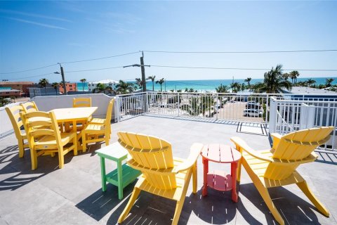 House in Bradenton Beach, Florida 6 bedrooms, 288.28 sq.m. № 1747524 - photo 15