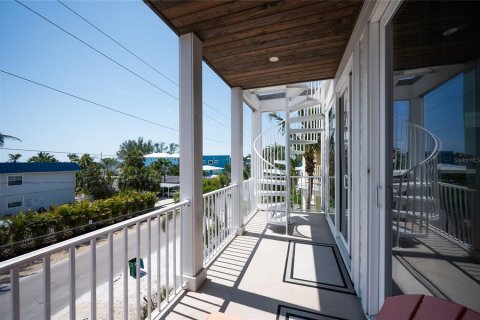 House in Bradenton Beach, Florida 6 bedrooms, 288.28 sq.m. № 1747524 - photo 14