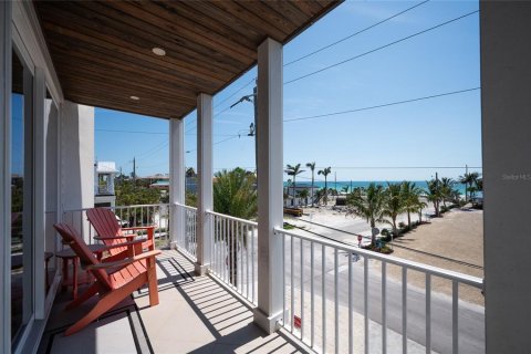 House in Bradenton Beach, Florida 6 bedrooms, 288.28 sq.m. № 1747524 - photo 13