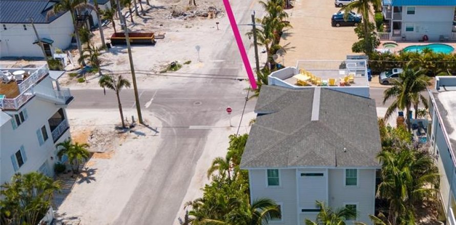 House in Bradenton Beach, Florida 6 bedrooms, 288.28 sq.m. № 1747524