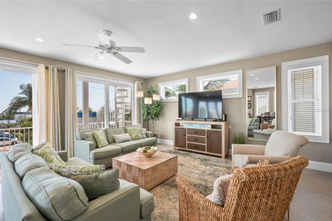 House in Bradenton Beach, Florida 6 bedrooms, 288.28 sq.m. № 1747524 - photo 5
