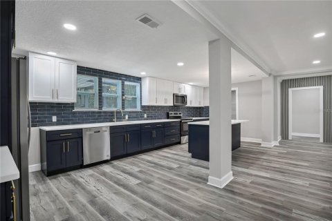 Casa en venta en Green Cove Springs, Florida, 4 dormitorios, 229.65 m2 № 1886155 - foto 2