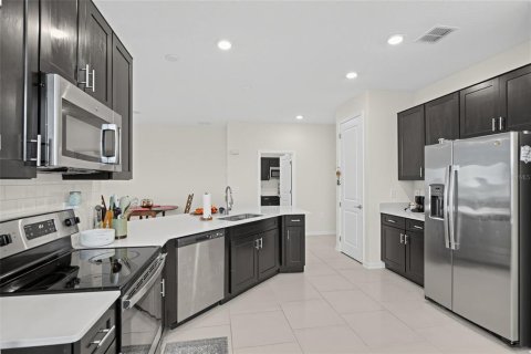 House in Groveland, Florida 4 bedrooms, 196.02 sq.m. № 2395914 - photo 5