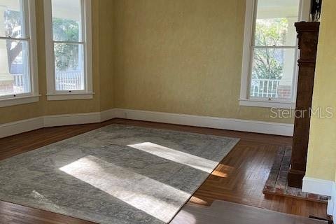 Propiedad comercial en alquiler en Oxford, Florida № 2234886 - foto 8