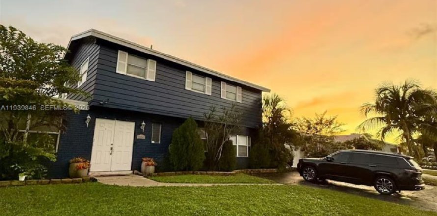 Дом в Делрей-Бич, Флорида 5 спален, 245.26м2 № 1997877