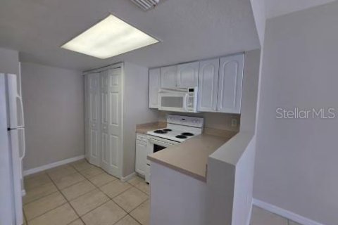 Touwnhouse à louer à Davenport, Floride: 3 chambres, 168.25 m2 № 2196932 - photo 2