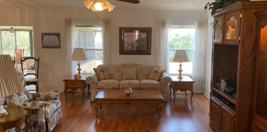 House in Jacksonville, Florida 3 bedrooms, 161.19 sq.m. № 883068