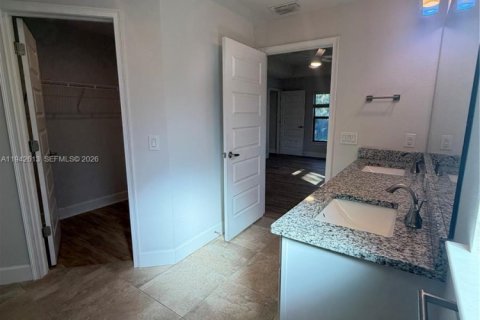 Villa ou maison à louer à Lehigh Acres, Floride: 4 chambres, 196.3 m2 № 2000083 - photo 17