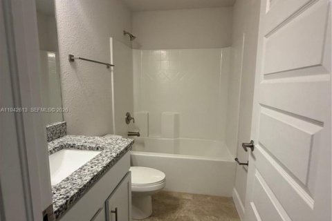 Villa ou maison à louer à Lehigh Acres, Floride: 4 chambres, 196.3 m2 № 2000083 - photo 29