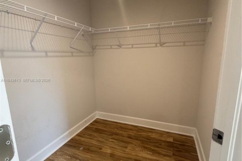 Villa ou maison à louer à Lehigh Acres, Floride: 4 chambres, 196.3 m2 № 2000083 - photo 19