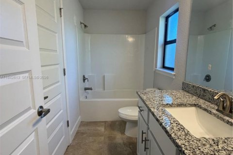 Villa ou maison à louer à Lehigh Acres, Floride: 4 chambres, 196.3 m2 № 2000083 - photo 24