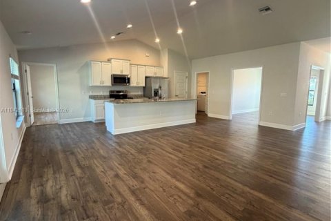 Villa ou maison à louer à Lehigh Acres, Floride: 4 chambres, 196.3 m2 № 2000083 - photo 13