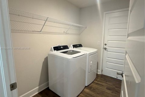 Villa ou maison à louer à Lehigh Acres, Floride: 4 chambres, 196.3 m2 № 2000083 - photo 12