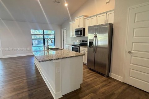 Villa ou maison à louer à Lehigh Acres, Floride: 4 chambres, 196.3 m2 № 2000083 - photo 9