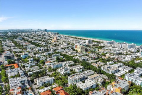 Condo in Miami Beach, Florida, 1 bedroom  № 2052310 - photo 30
