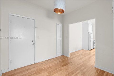 Condo in Miami Beach, Florida, 1 bedroom  № 2052310 - photo 10