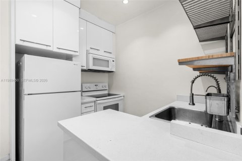 Condo in Miami Beach, Florida, 1 bedroom  № 2052310 - photo 19