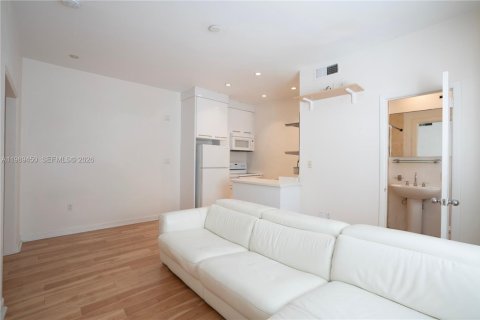 Condo in Miami Beach, Florida, 1 bedroom  № 2052310 - photo 12