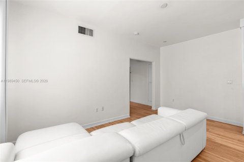 Condo in Miami Beach, Florida, 1 bedroom  № 2052310 - photo 16