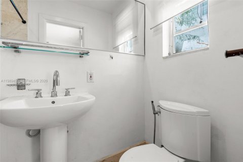 Condo in Miami Beach, Florida, 1 bedroom  № 2052310 - photo 24