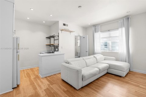 Condo in Miami Beach, Florida, 1 bedroom  № 2052310 - photo 13