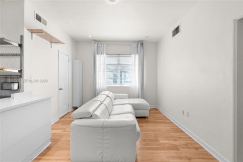 Condo in Miami Beach, Florida, 1 bedroom  № 2052310 - photo 17