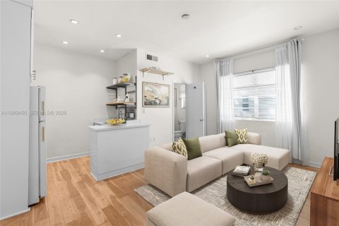 Condo in Miami Beach, Florida, 1 bedroom  № 2052310 - photo 2