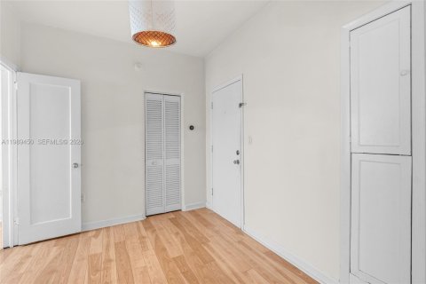Condo in Miami Beach, Florida, 1 bedroom  № 2052310 - photo 11