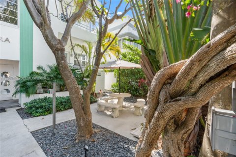 Condo in Miami Beach, Florida, 1 bedroom  № 2052310 - photo 29