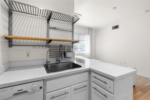 Condo in Miami Beach, Florida, 1 bedroom  № 2052310 - photo 20