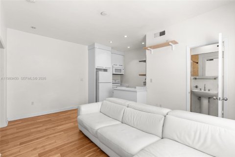 Condo in Miami Beach, Florida, 1 bedroom  № 2052310 - photo 15
