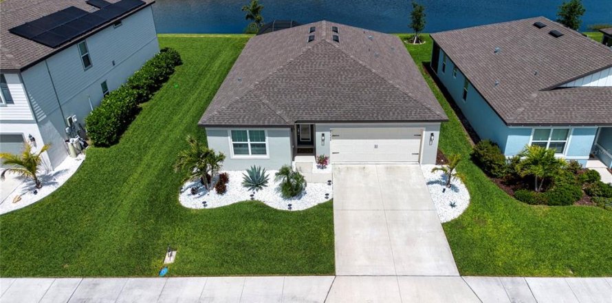 House in Parrish, Florida 3 bedrooms, 154.31 sq.m. № 1720656