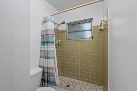 Condo in Pinellas Park, Florida, 2 bedrooms № 2099871 - photo 21