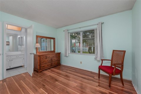 Condo in Pinellas Park, Florida, 2 bedrooms № 2099871 - photo 16