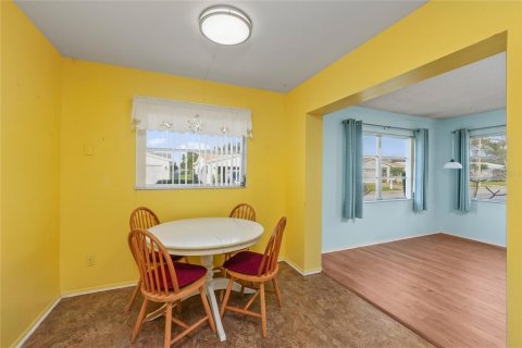 Condo in Pinellas Park, Florida, 2 bedrooms № 2099871 - photo 15