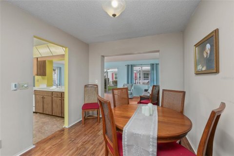 Condo in Pinellas Park, Florida, 2 bedrooms № 2099871 - photo 9