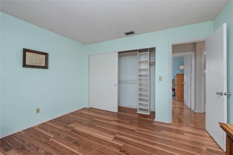 Condo in Pinellas Park, Florida, 2 bedrooms № 2099871 - photo 18