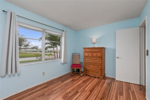 Condo in Pinellas Park, Florida, 2 bedrooms № 2099871 - photo 24