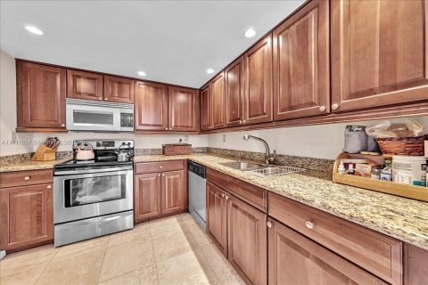 Condo in Sunny Isles Beach, Florida, 1 bedroom  № 1692998 - photo 5