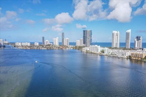Condo in Sunny Isles Beach, Florida, 1 bedroom  № 1692998 - photo 25