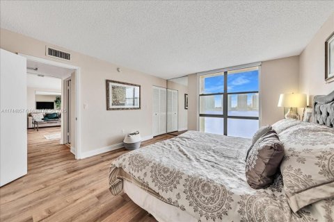 Condo in Sunny Isles Beach, Florida, 1 bedroom  № 1692998 - photo 23