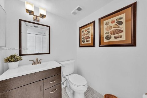Condo in Sunny Isles Beach, Florida, 1 bedroom  № 1692998 - photo 19