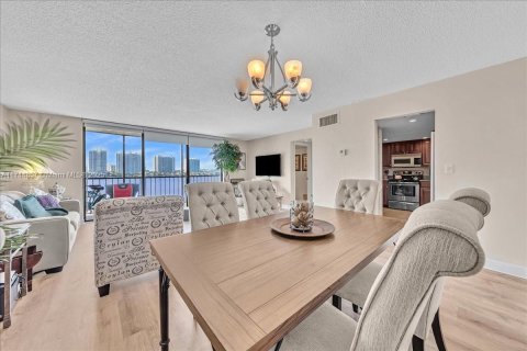 Condo in Sunny Isles Beach, Florida, 1 bedroom  № 1692998 - photo 8