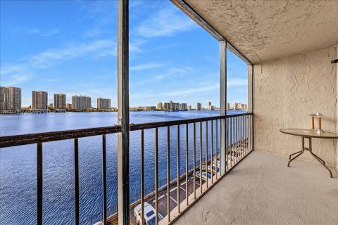 Condo in Sunny Isles Beach, Florida, 1 bedroom  № 1692998 - photo 2