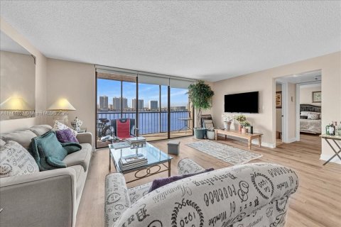 Condo in Sunny Isles Beach, Florida, 1 bedroom  № 1692998 - photo 9