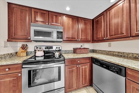 Condo in Sunny Isles Beach, Florida, 1 bedroom  № 1692998 - photo 15