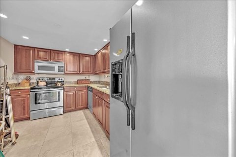 Condo in Sunny Isles Beach, Florida, 1 bedroom  № 1692998 - photo 13