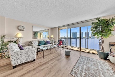 Condo in Sunny Isles Beach, Florida, 1 bedroom  № 1692998 - photo 10